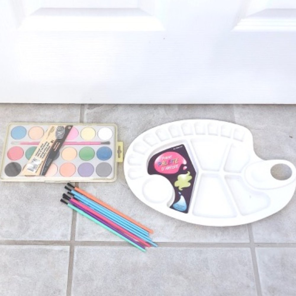 NEW Art and Craft Paints Pallet Paint Brushes and Paint